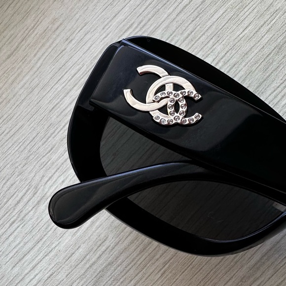 CHANEL SUNGLASSES 🕶️ BARELY WORN❤️ - Picture 9 of 15